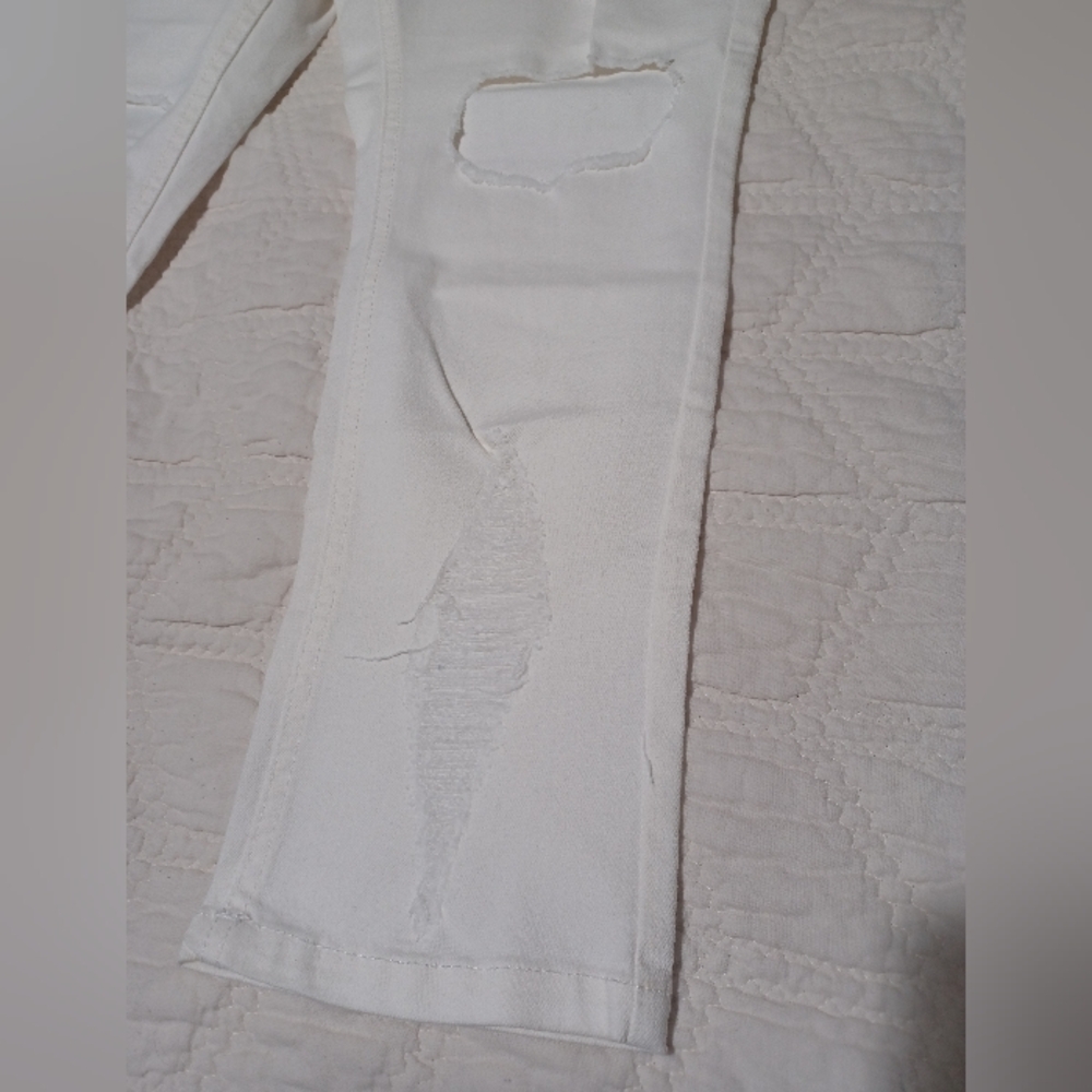 Rue21 White Mid Rise Distressed Jeans - Picture 2 of 6